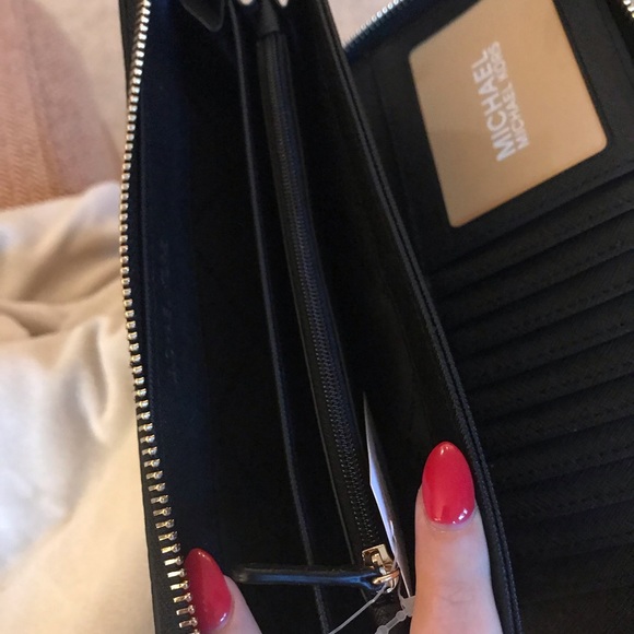 Brand NEW with tag. Jet set travel wristlet - Picture 4 of 5